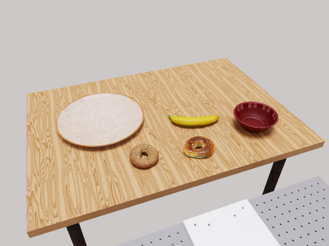 RoboLab scene for BagelsOnPlate