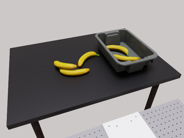 RoboLab scene for BananasInBinThreeTotal
