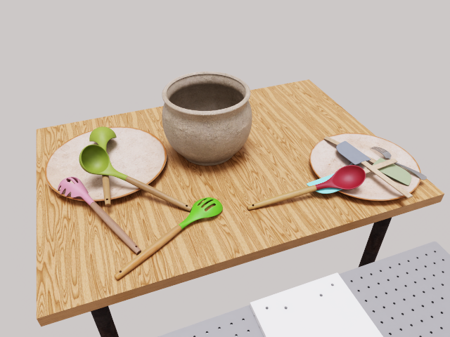 RoboLab scene for SpoonsInPot